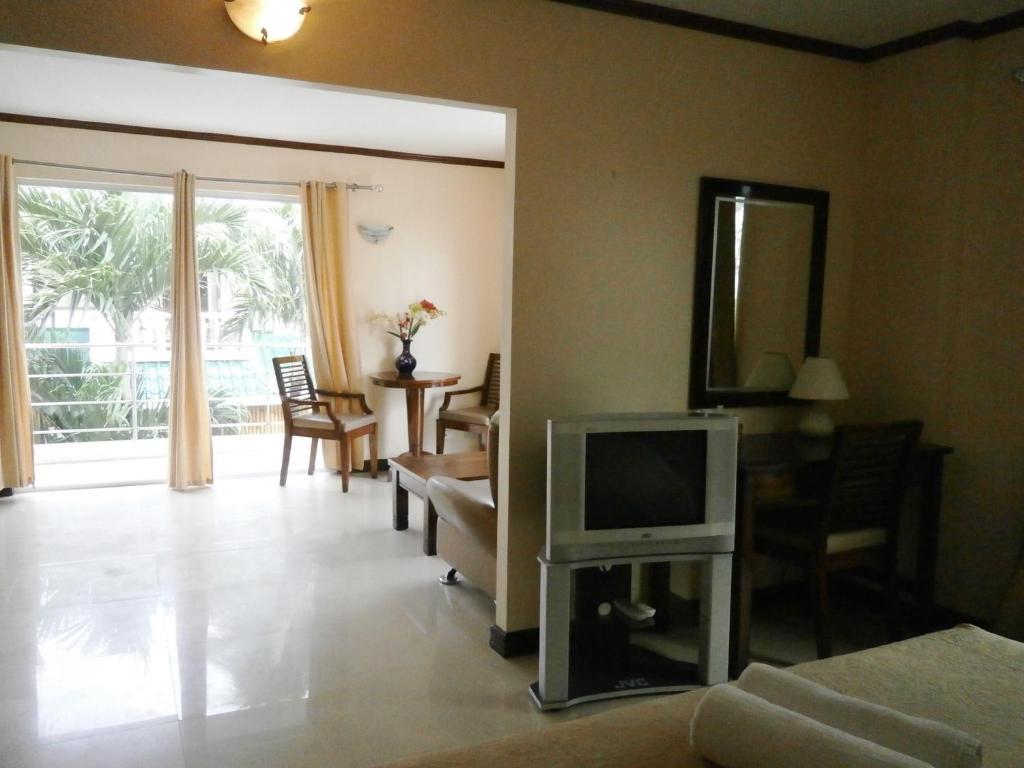 Beachcomber Resort Balabag  Bagian luar foto