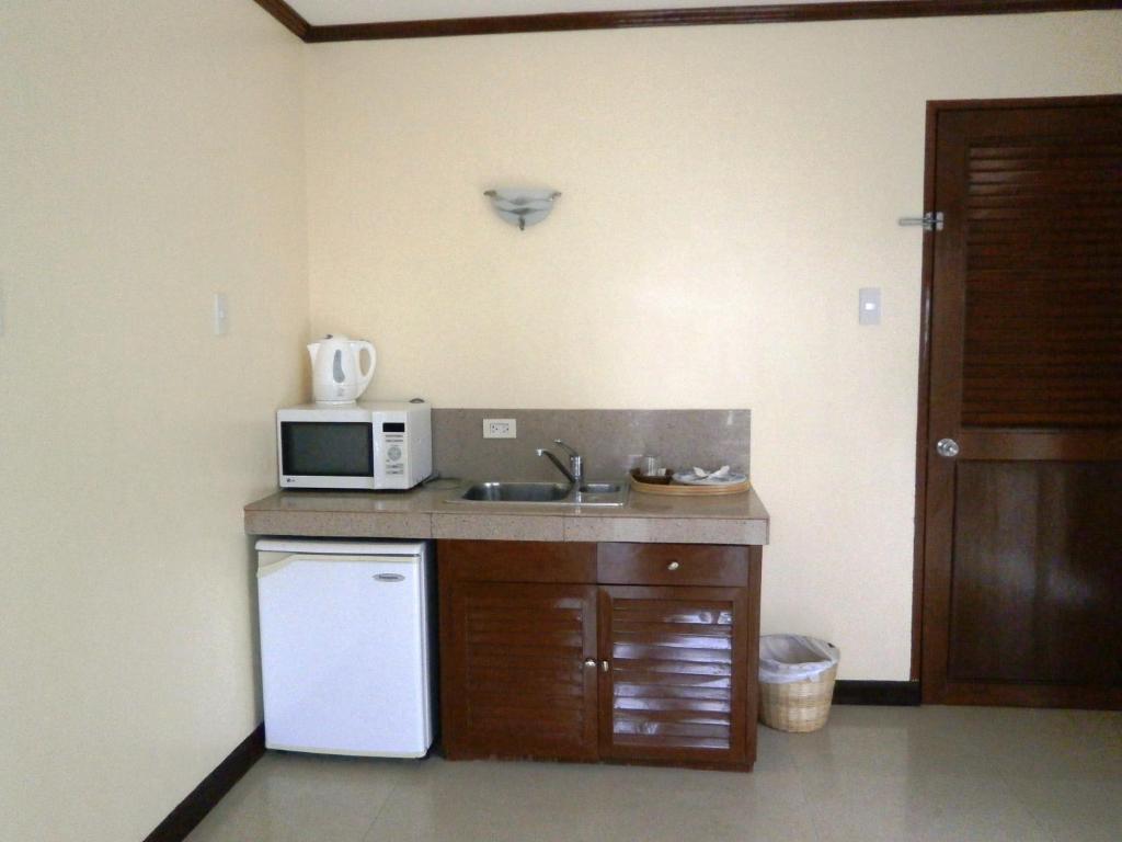 Beachcomber Resort Balabag  Bagian luar foto