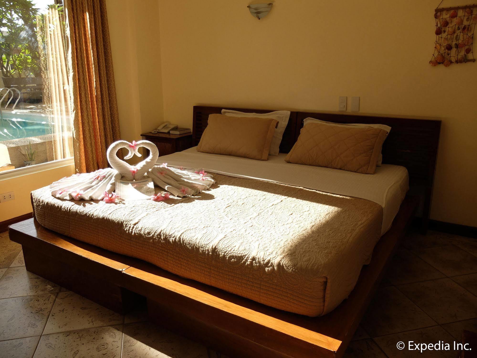 Beachcomber Resort Balabag  Bagian luar foto
